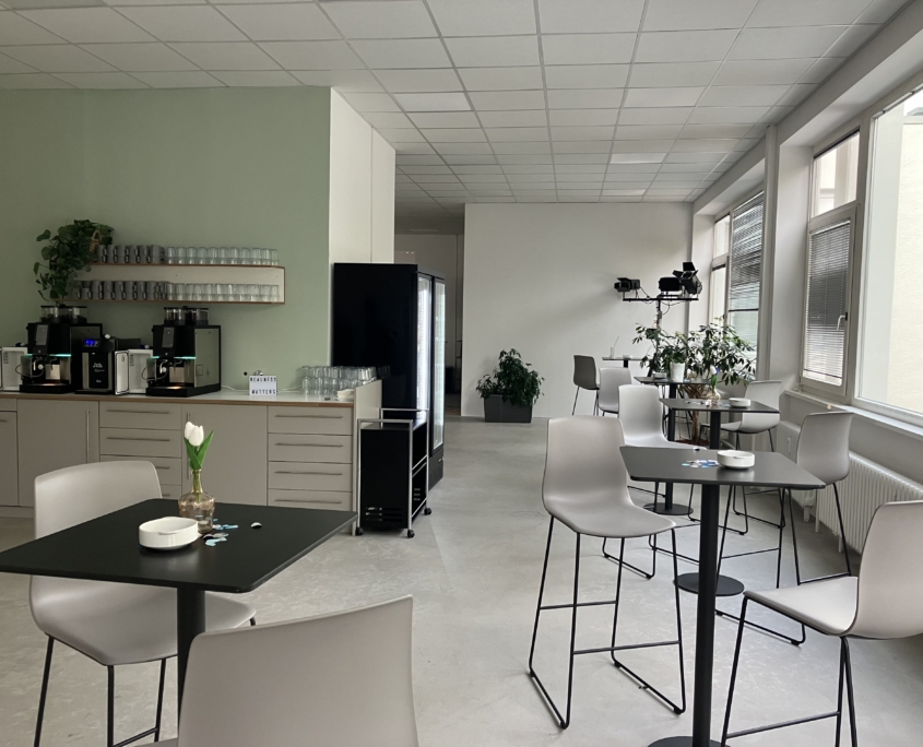 Kaffeetresen mit Stehtischen